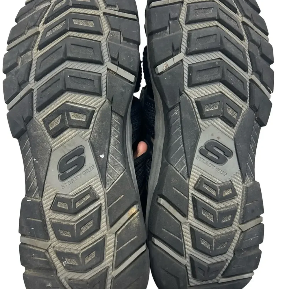 Skechers Men's Relaxed Fit Luxe Foam Black Athletic Shoes